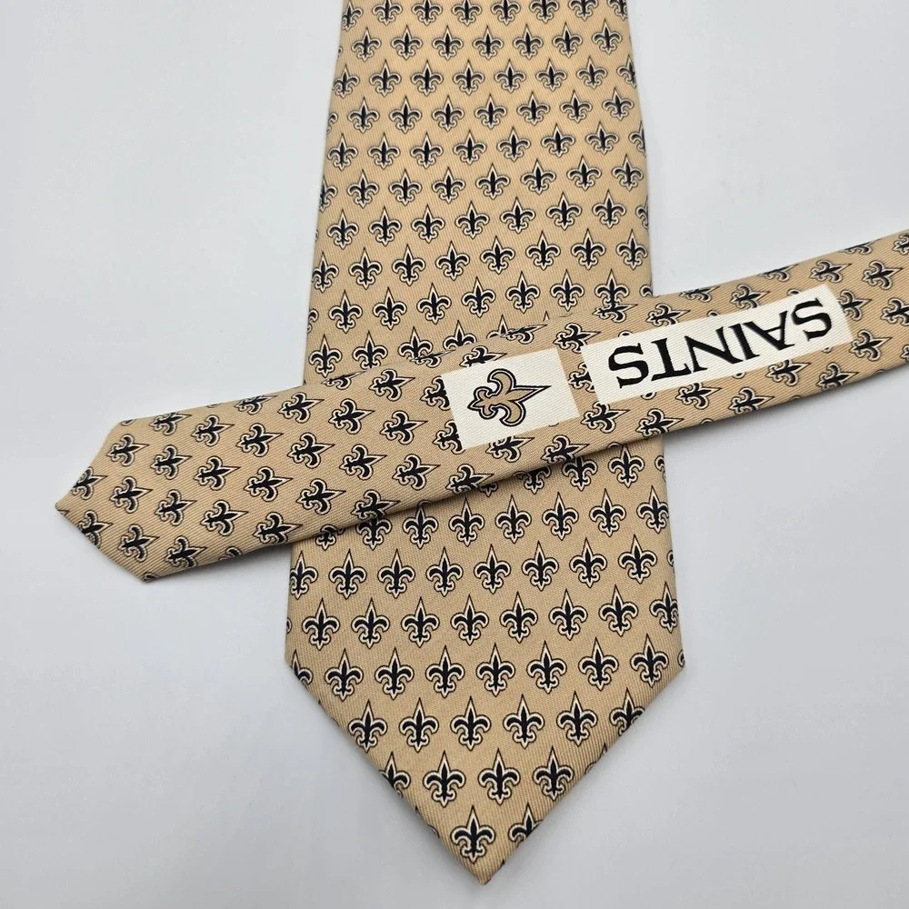 Vineyard Vines New Orleans Saints Silk Neck Tie Gold Fleur de Lis USA Made EUC
